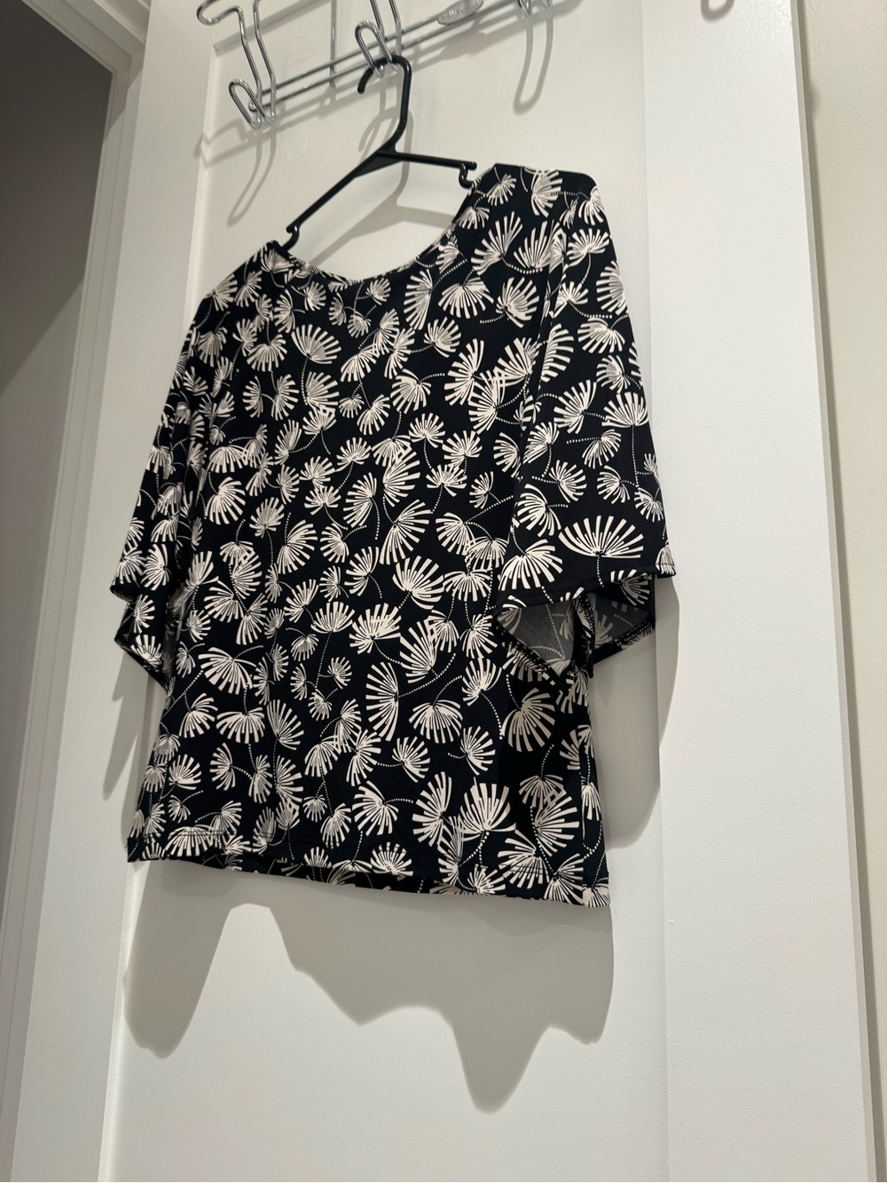Apostrophe Floral Print Women’s Top size Medium